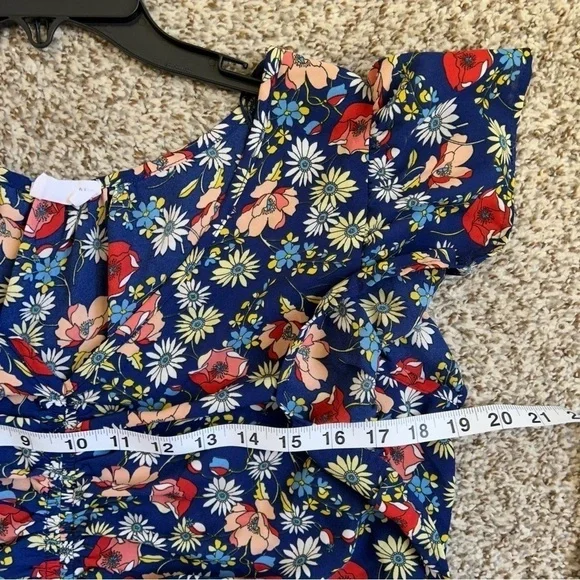 🦋 Sienna Sky Blue Floral Cinched V-Neck Cropped Blouse Large Spring - Picture 6 of 7